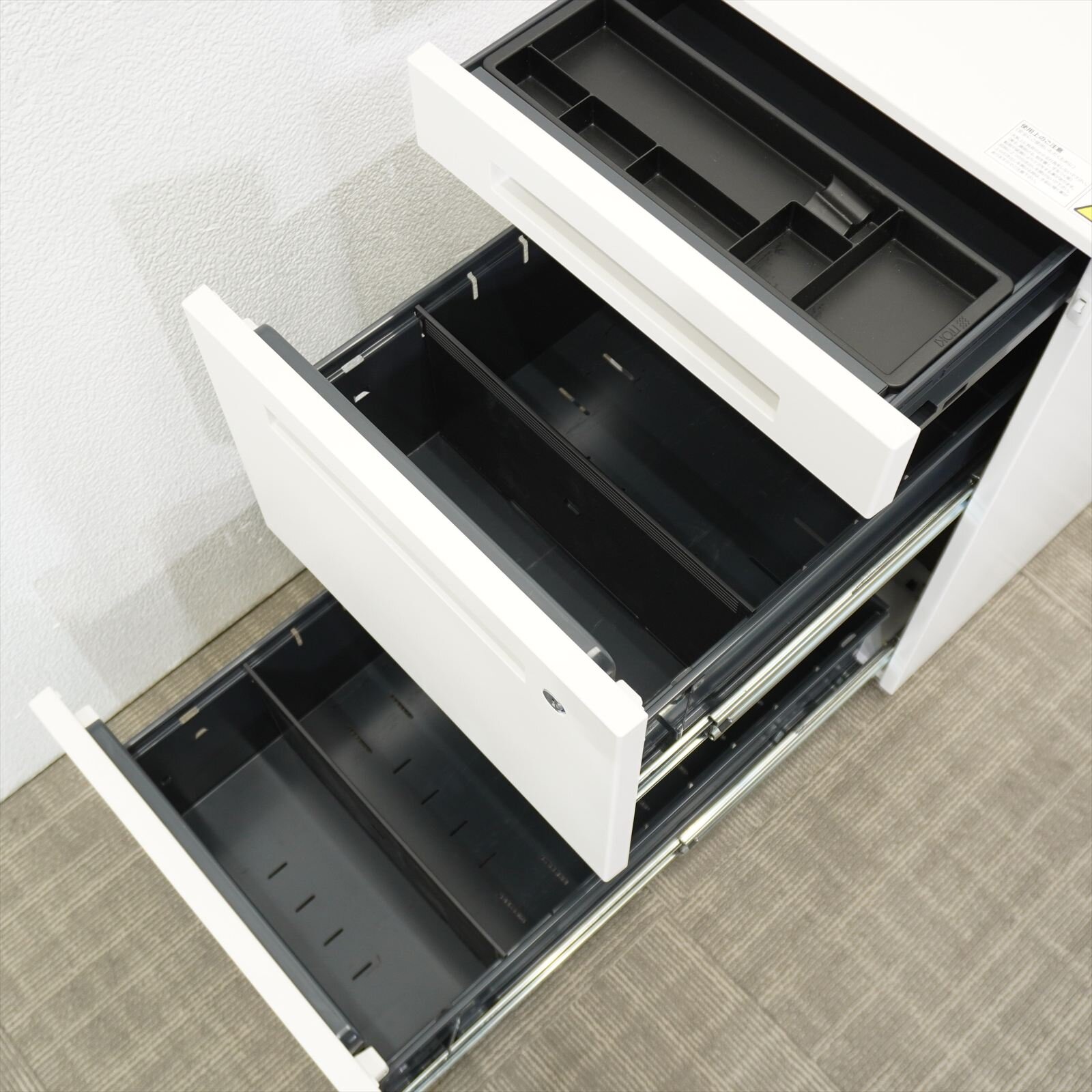 イトーキ CZR 3段ワゴン A4×2段 ペントレー付 H684 ホワイト