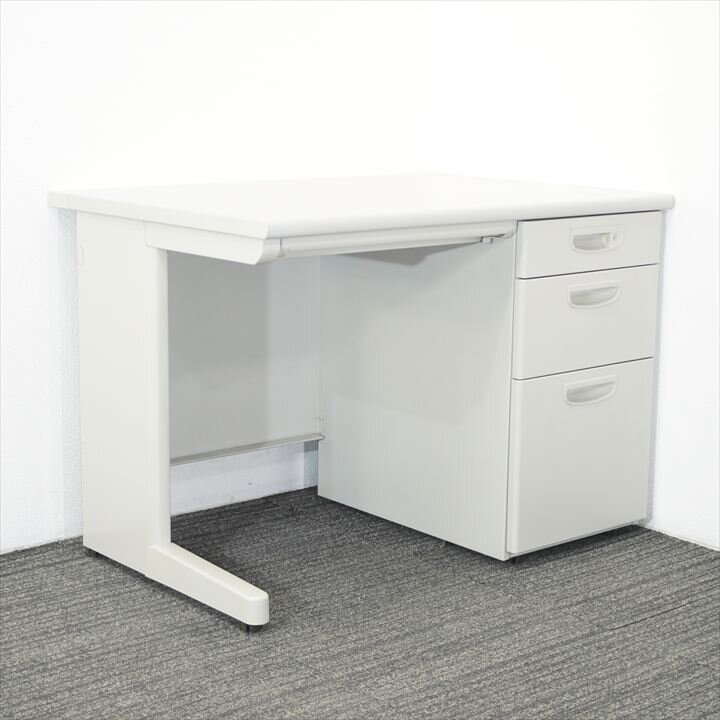 ナイキ 片袖机 107