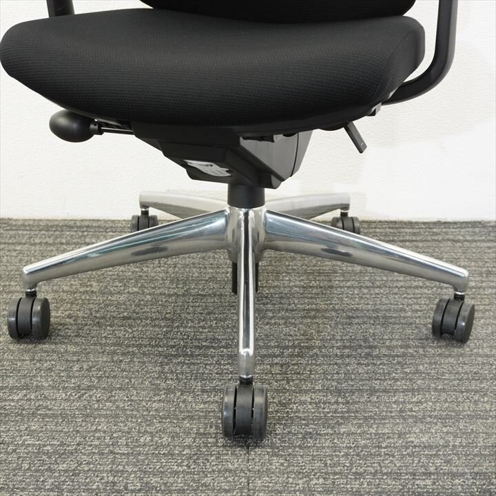 コクヨ ウィザード３ 固定肘 ミドルマネージメント ブラック