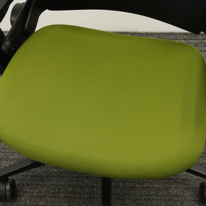 スチールケース リープ V2 APモデル 可動肘 グリーン／ブラック 特価品