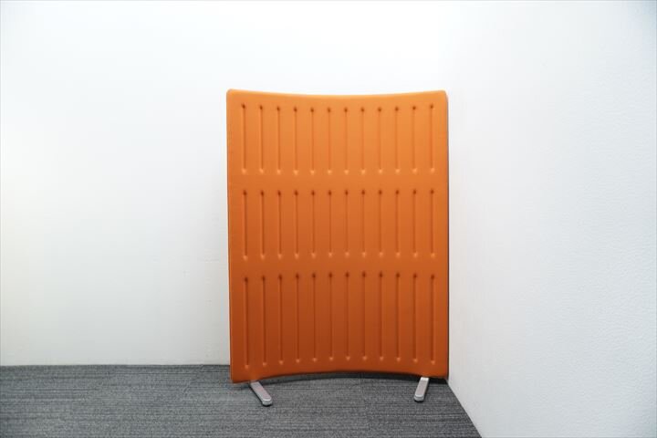 オカムラ マッフル フリースタンディングパネル Rパネル 可動脚 W1230 D540 H1700 オレンジ 特価品(2)