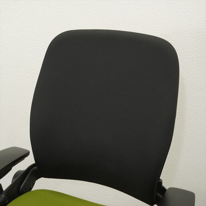 スチールケース リープ V2 APモデル 可動肘 グリーン／ブラック 特価品