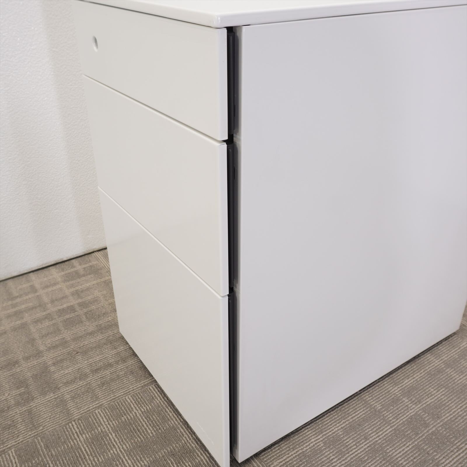 オカムラ プロユニット ３段ワゴン サイド取手 H650 ホワイト