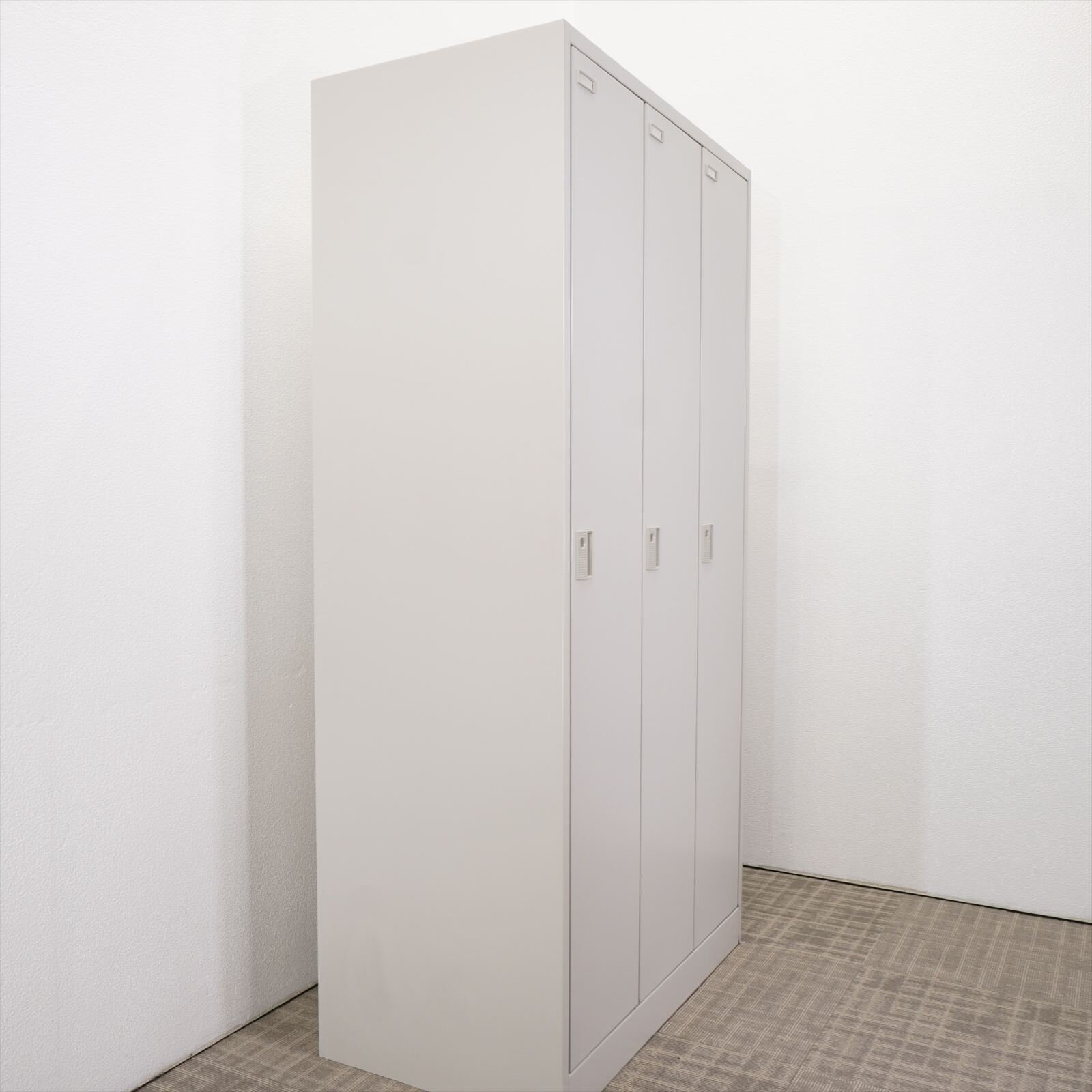 オカムラ FZ 3人用ロッカー H1790 特価品