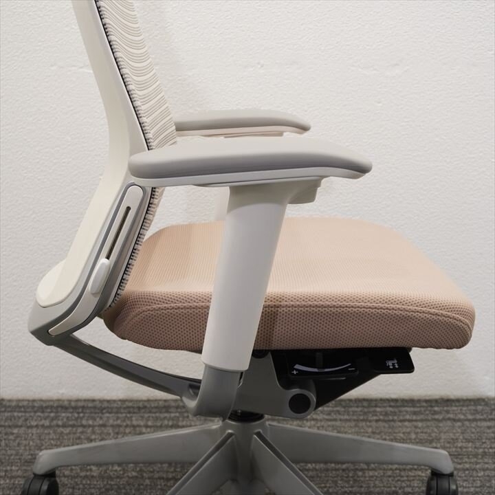 オカムラ コーラル 可動肘 ハイバック ランバー付 ベージュ