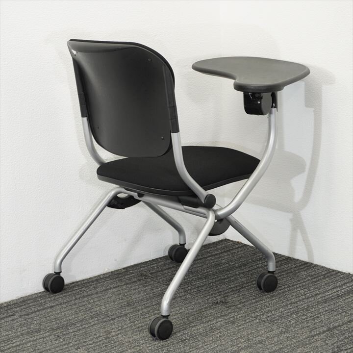 オカムラ トーションライン メモ台付ミーティングチェアー ブラック