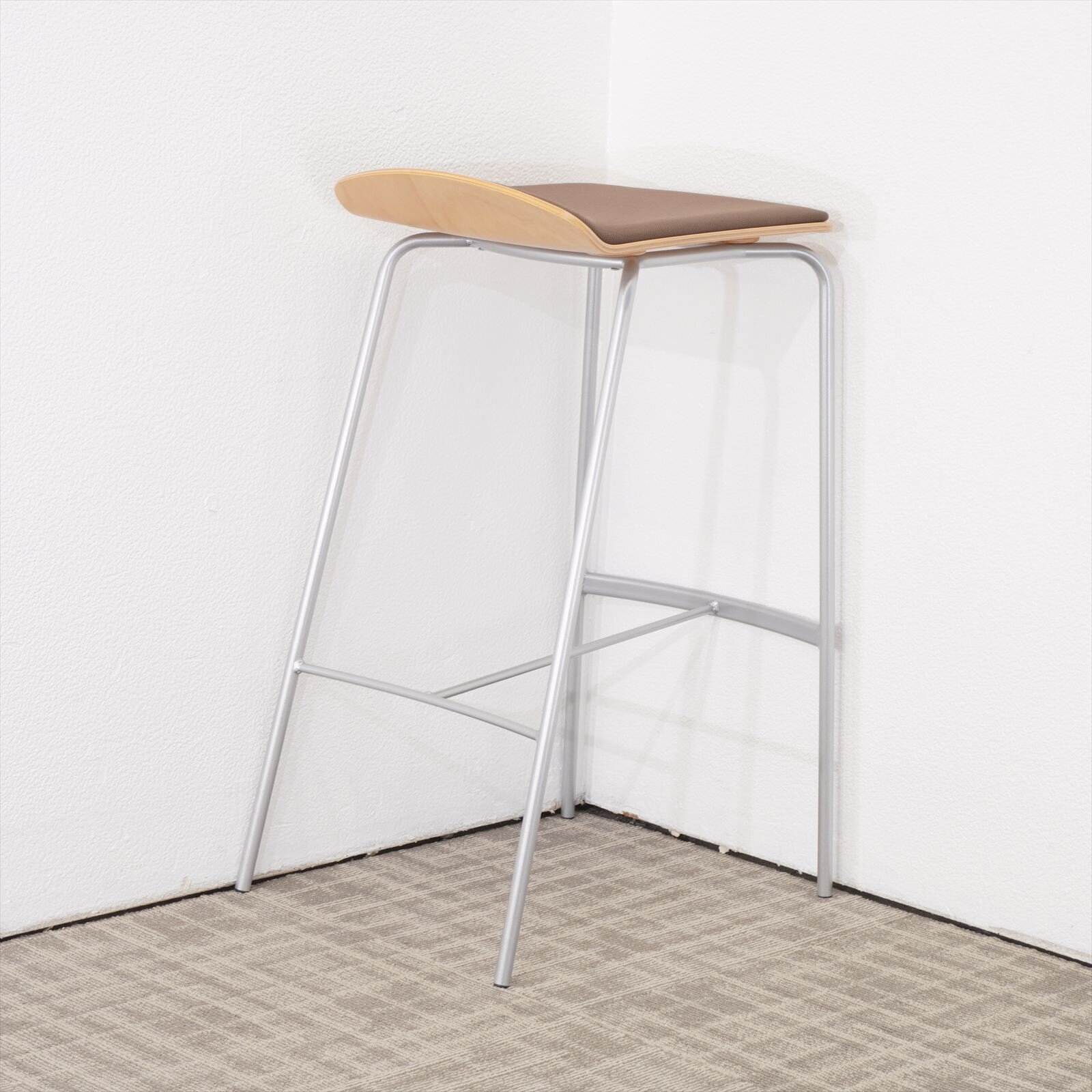 イトーキ オルノ ハイチェア アンバー色