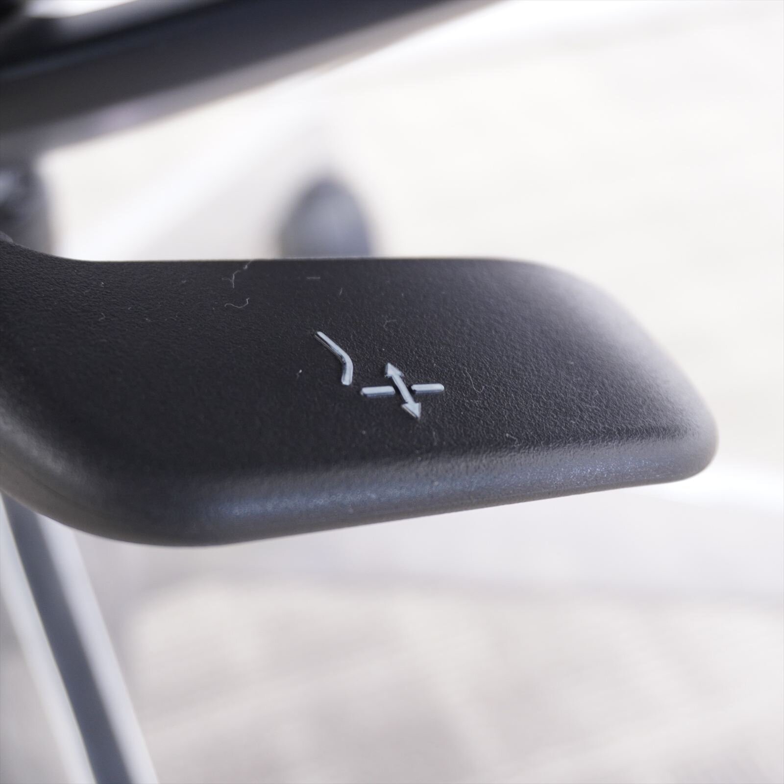 オカムラ グラータ ミーティングチェア 5本脚 ブラック