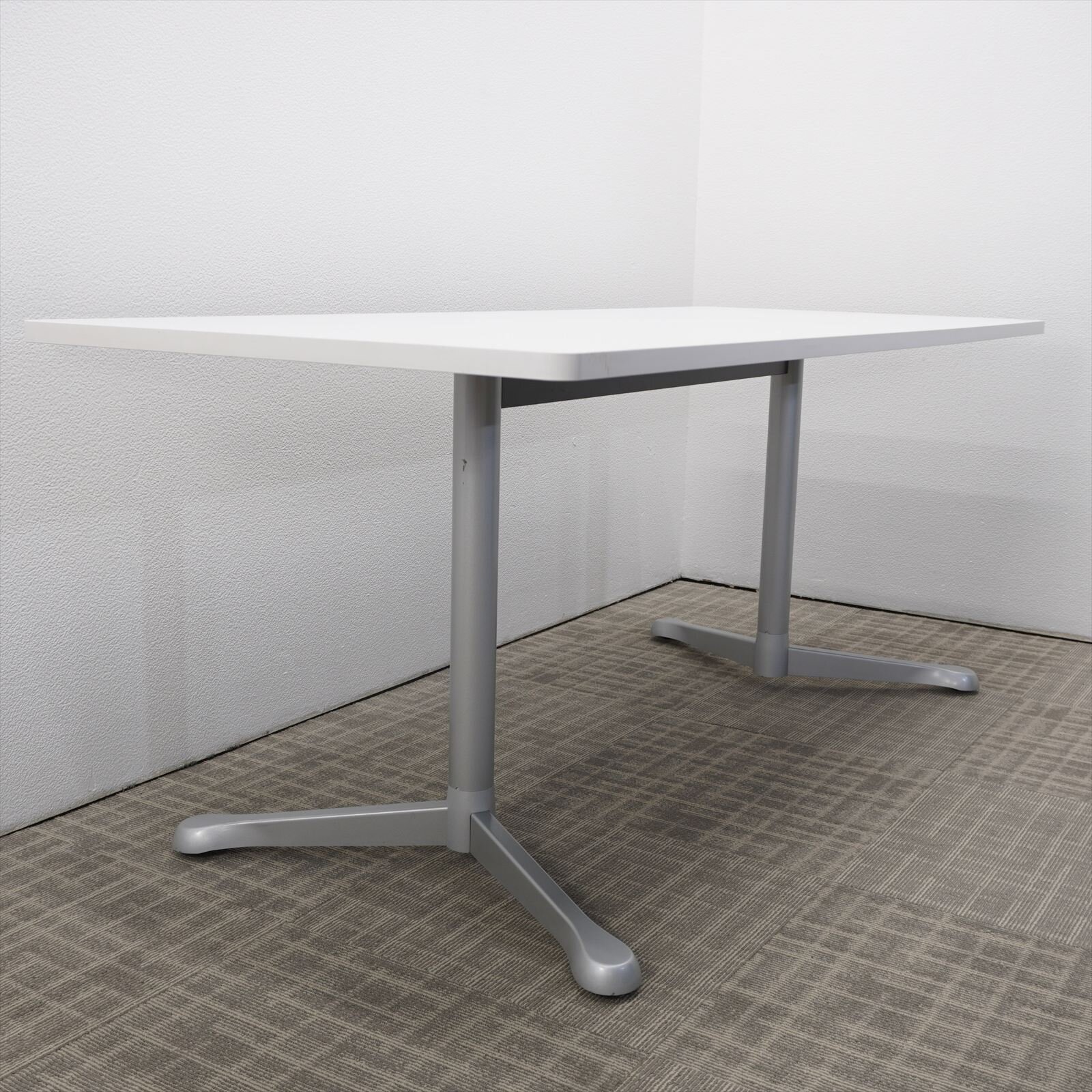 オカムラ アクティアフェロー ミーティングテーブル キャスター脚 1875 ホワイト