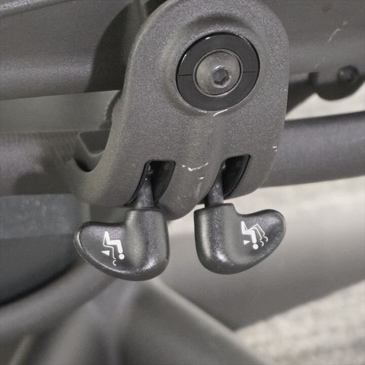 ハーマンミラー アーロンチェア 可動肘 ランバーサポート フル装備 Bサイズ グラファイト 特価品