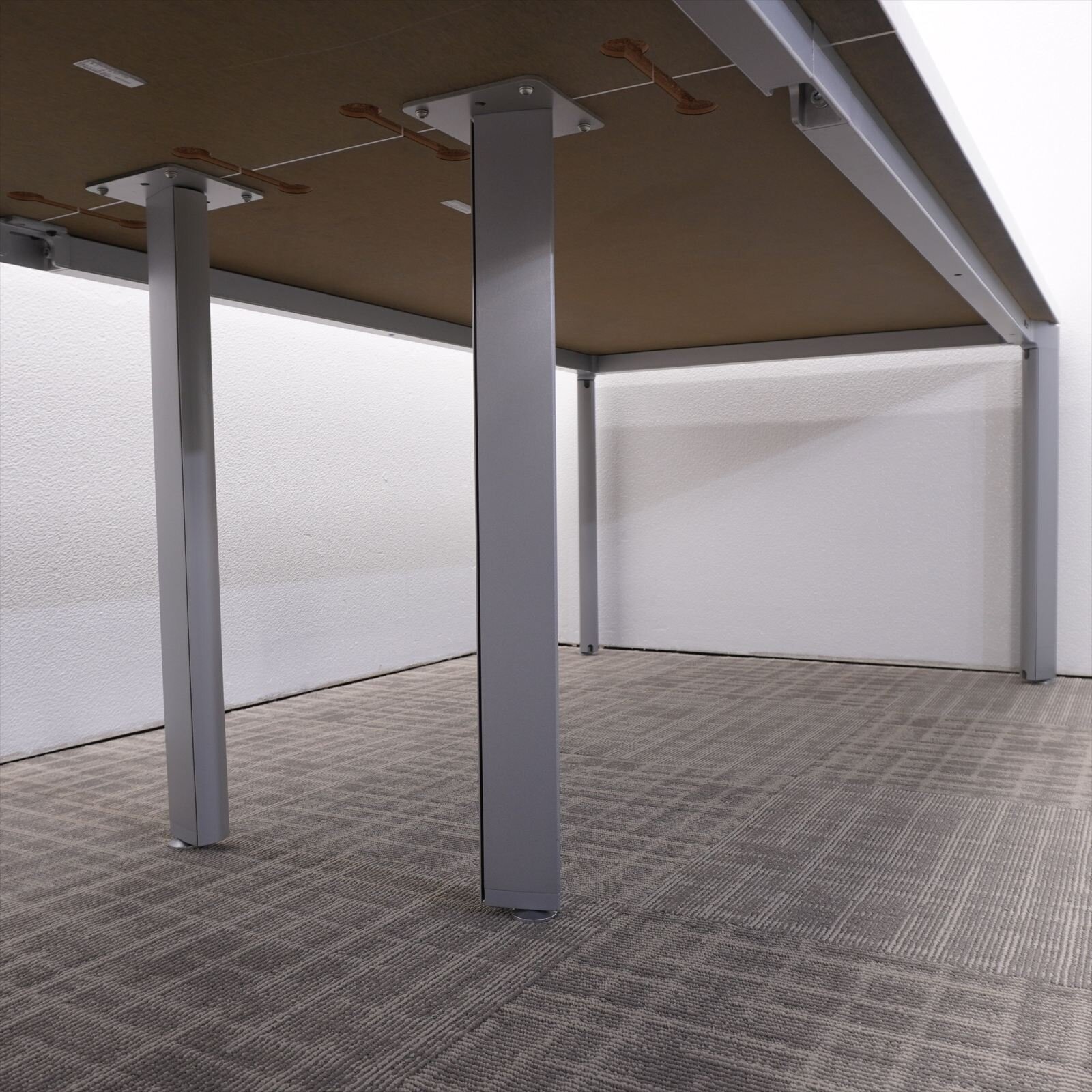 オカムラ　EX-F300　ミーティングテーブル　W3000D1050H720　ホワイト　特価品