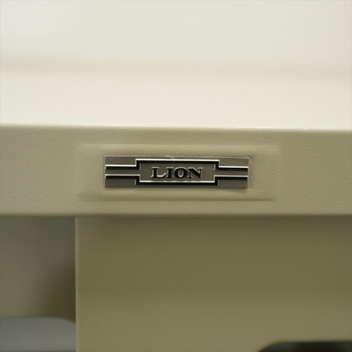 ライオン ガラス扉引戸書庫 W880D400H880