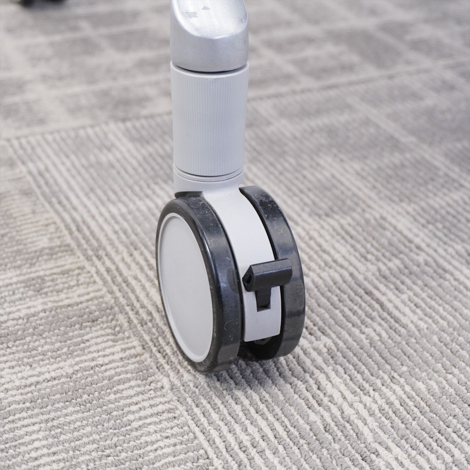 オカムラ インターアクトNT フラップテーブル 2160 幕板付 棚板無し 配線ダクト無し ホワイト