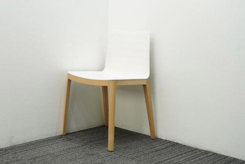 アンドリュー・ワールド フレックスチェア 木製脚 ホワイト