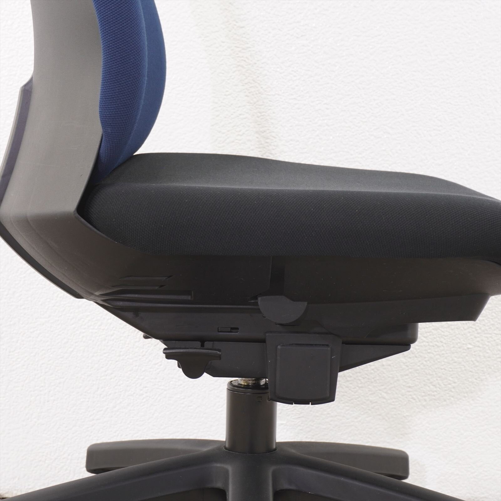 イトーキ トルテR ハイバック ネイビーブルー/ブラック