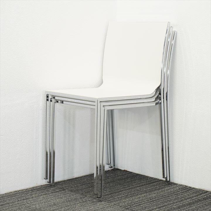 【カッシーナイクスシー取扱】LIVIT(リビット) ULTRA(ウルトラ) スタッキングチェア ホワイト 特価品