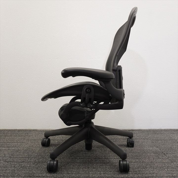 ハーマンミラー アーロンチェア 可動肘 ランバーサポート フル装備 Bサイズ グラファイト 特価品