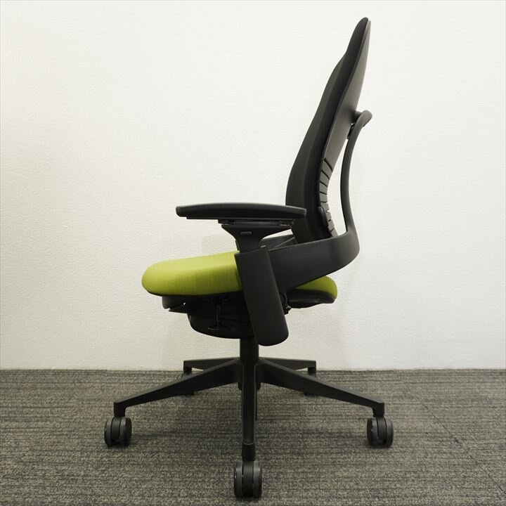 スチールケース リープ V2 APモデル 可動肘 ライトグリーン／ブラック 特価品