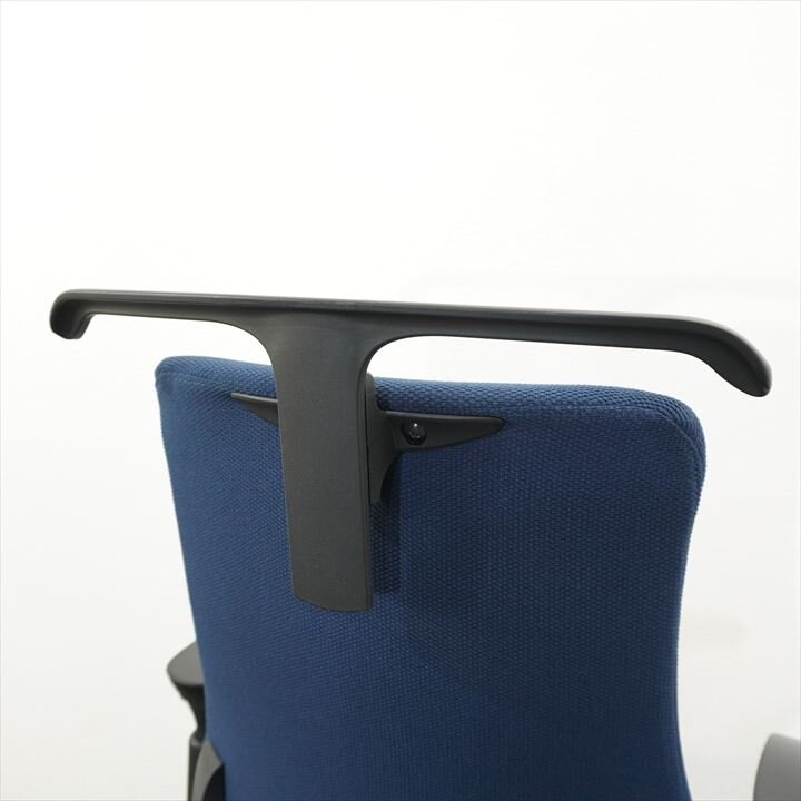 【2018年製】イトーキ エフチェア 可動肘 ハイバック クロスバック ハンガー付 ブラックシェル ネイビーブルー