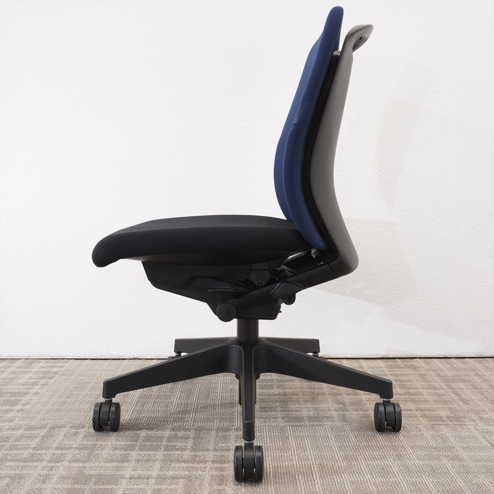 イトーキ フルゴ ネイビーブルー/ブラック 特価品