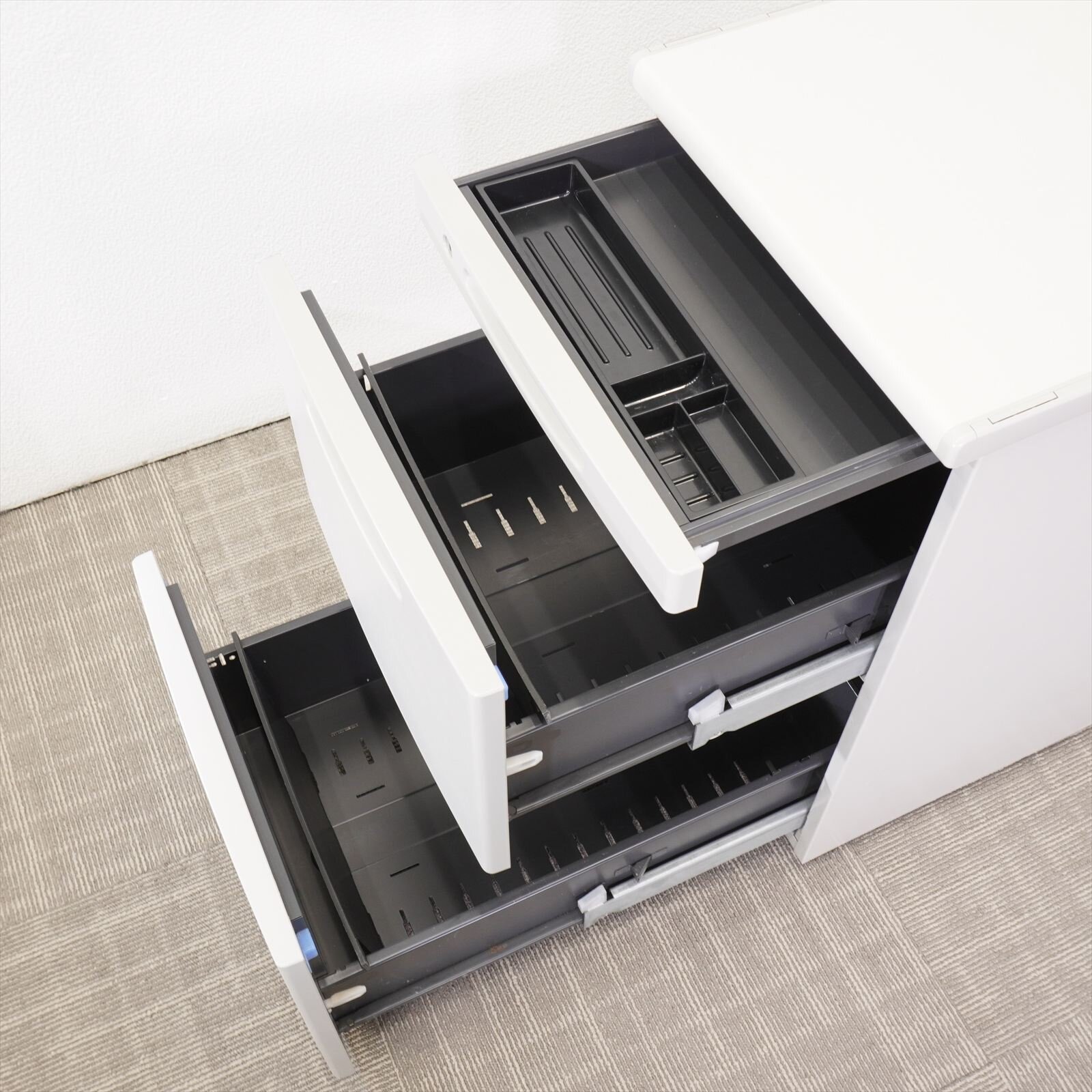 オカムラ SD-V 3段脇机 A4X2段 ペントレー