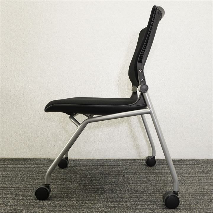 オカムラ グラータ ミーティングチェア 背パッド付ブラック