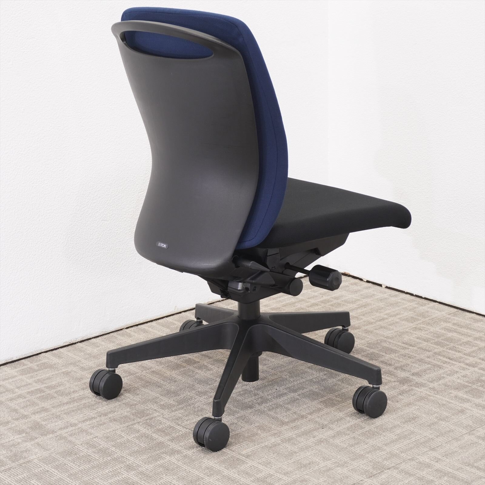 イトーキ フルゴ ネイビーブルー/ブラック 特価品