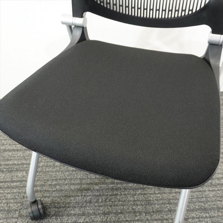 オカムラ グラータ ミーティングチェア 背ヌード ブラック