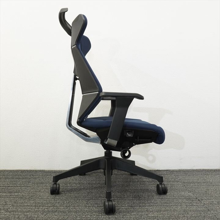 イトーキ フリップフラップ 可動肘 ハイバック ハンガー付 ネイビーブルー