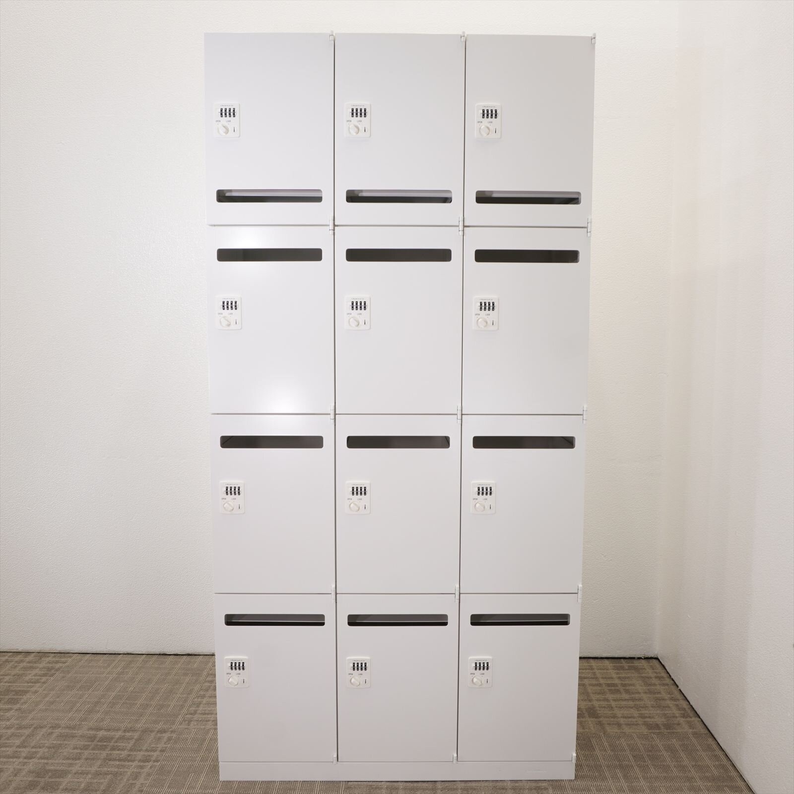 オカムラ レクトライン ダイヤル式12人用モバイルロッカー H1810