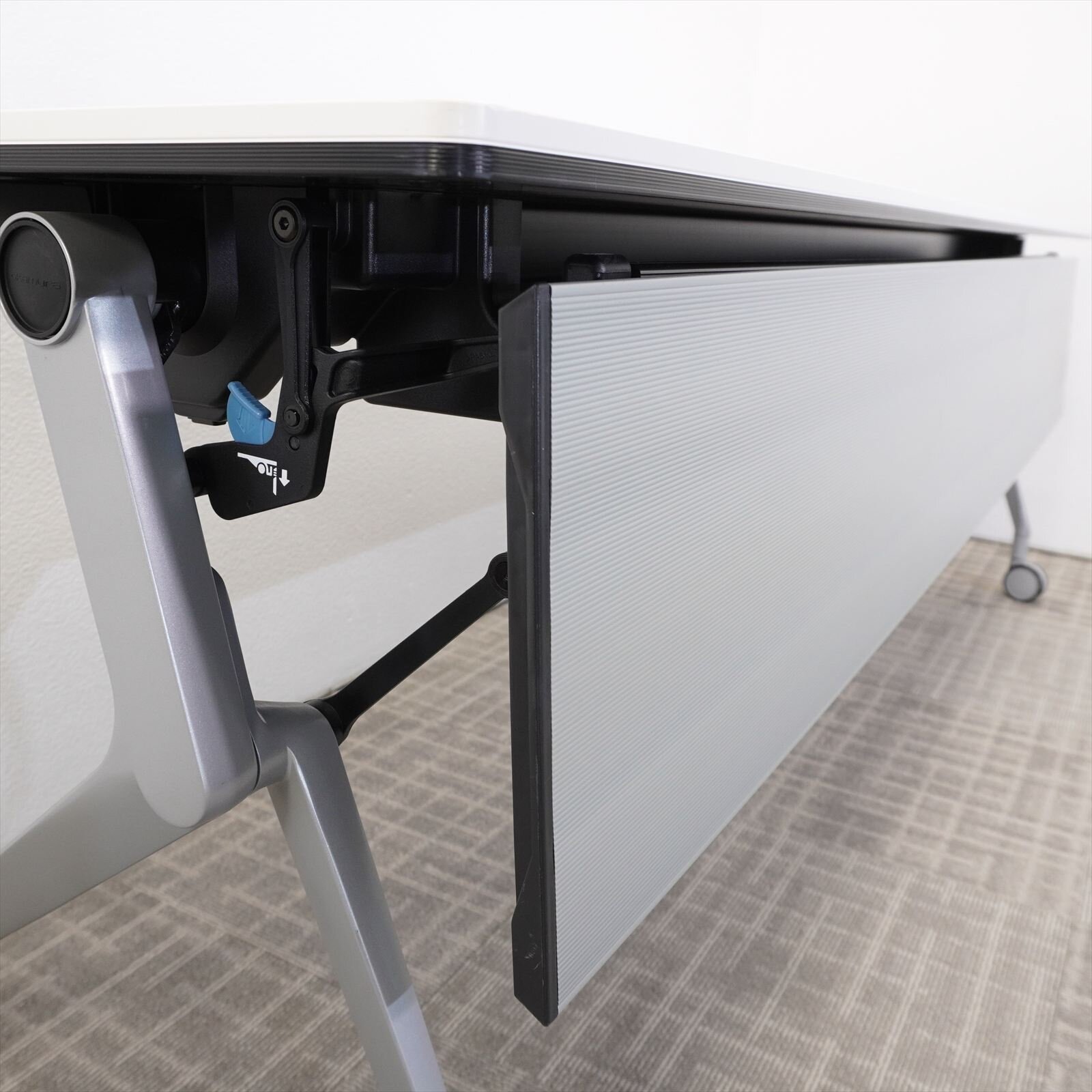 オカムラ インターアクトNT フラップテーブル 2160 幕板付 棚板無し 配線ダクト無し ホワイト