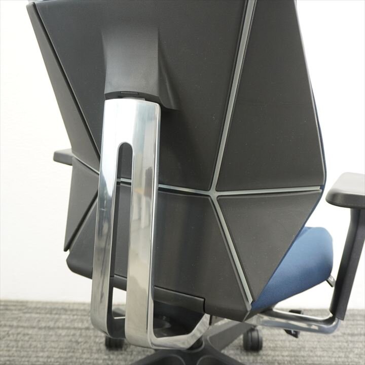 イトーキ フリップフラップ 可動肘 ハイバック ハンガー付 ネイビーブルー 特価品