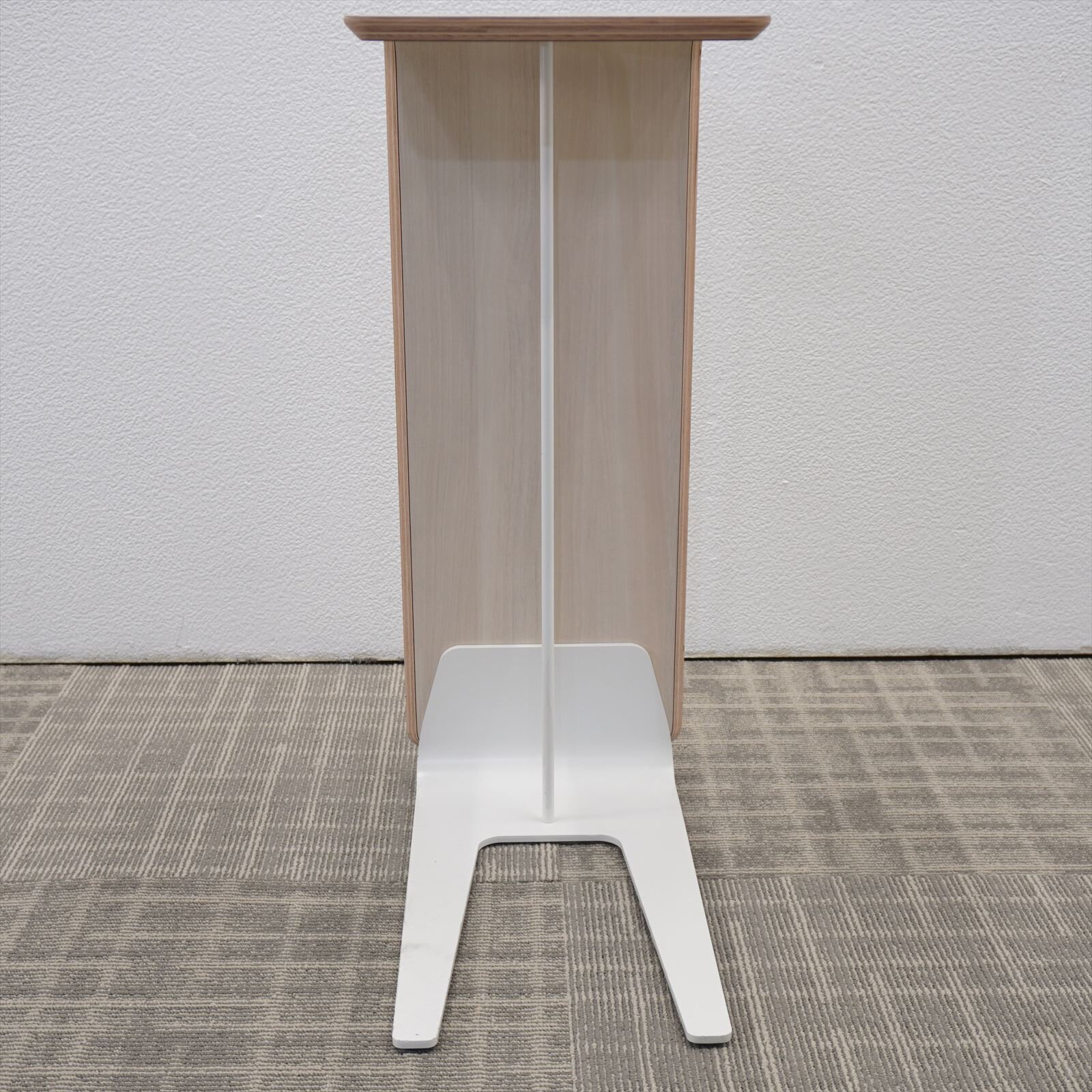 【2021年製】オカムラ アルトピアッツァ サイドテーブル W450 D250 H670 プライズウッドライト