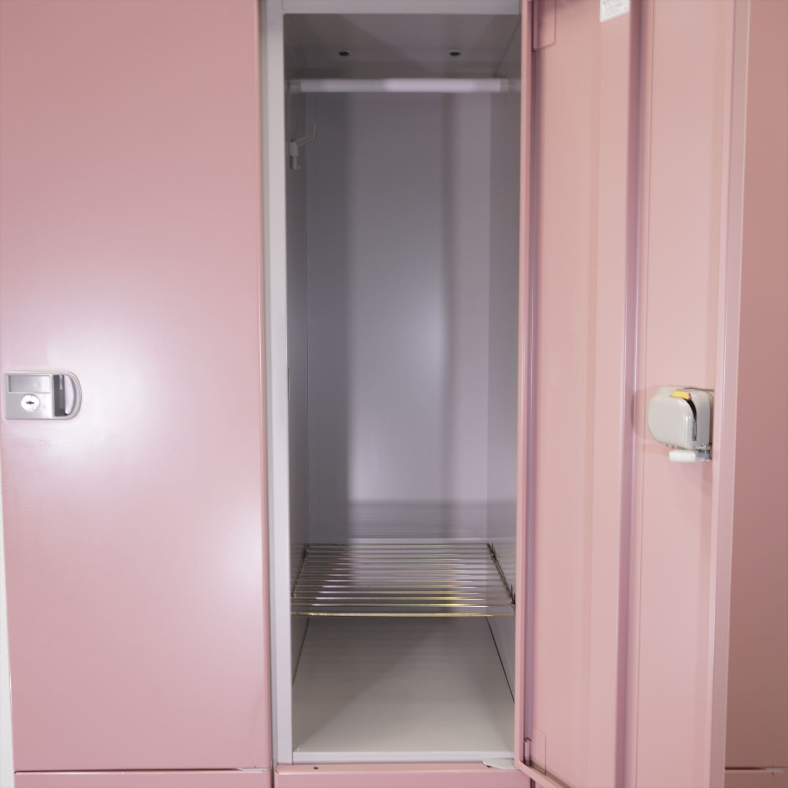 イトーキ ６人用ロッカー ピンク