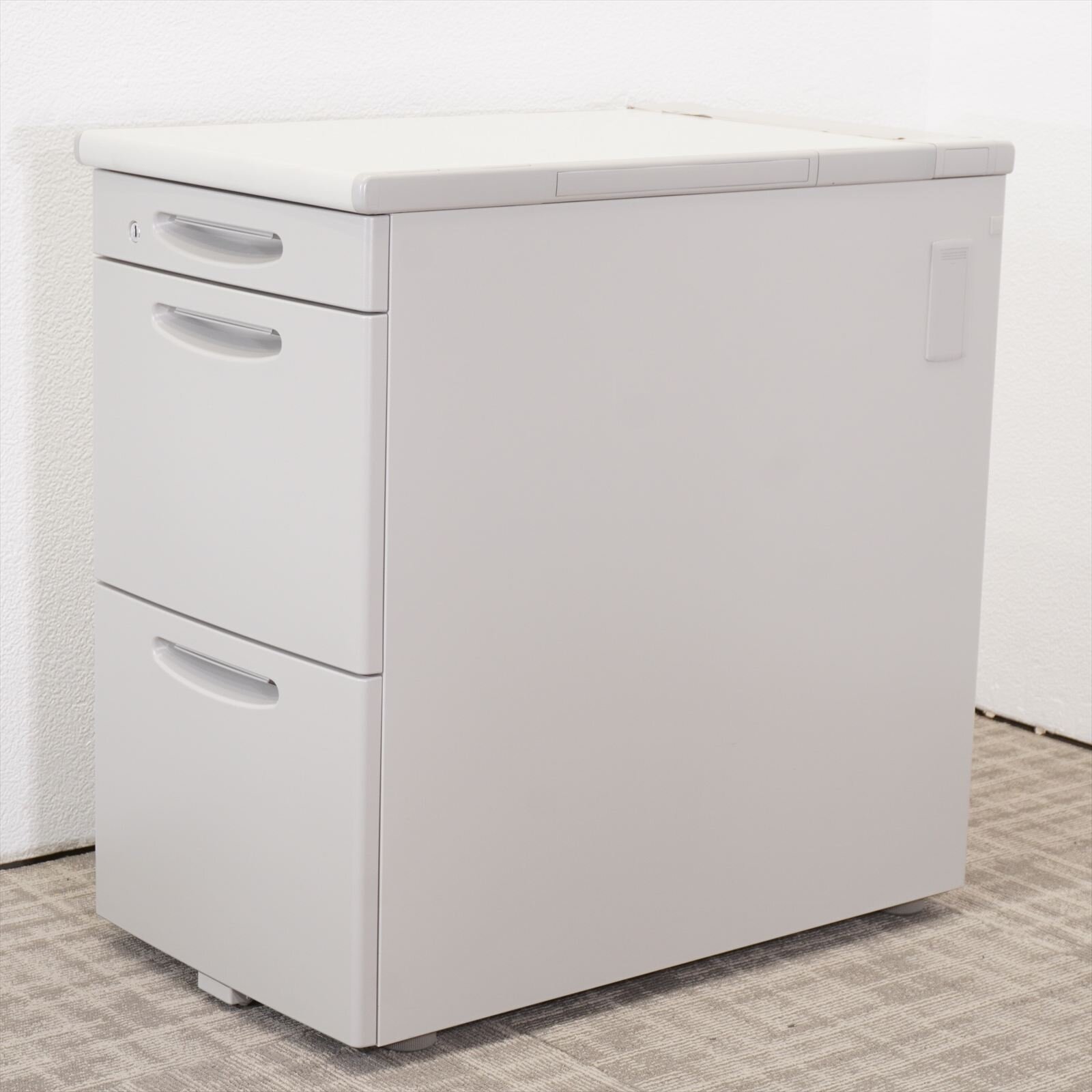 オカムラ SD-e 3段脇机 A4×2段 ペントレー