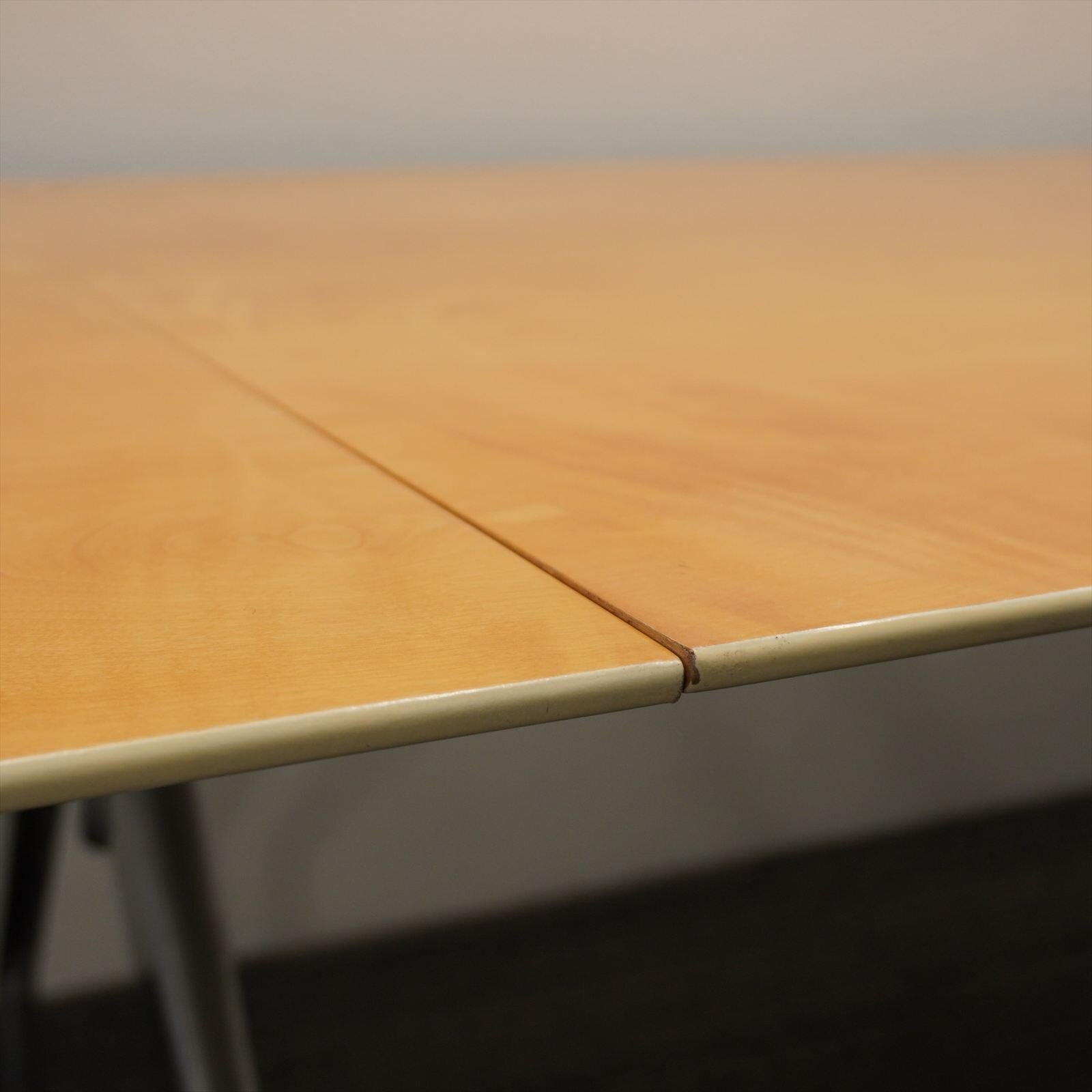 フロッシャー ドイツ製 楕円型ミーティングテーブル W4300 D1100 H720 木目