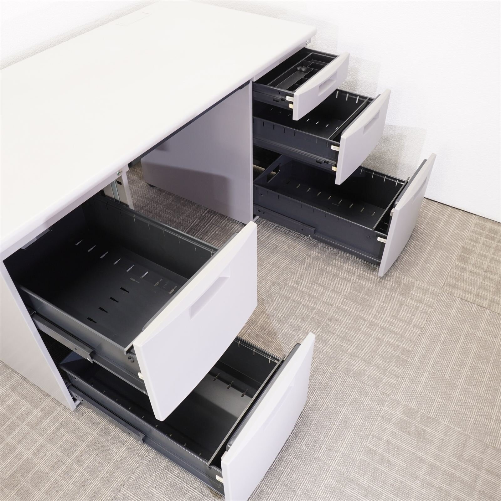 イトーキ ＣＺ 両袖机 147 H700 WE色 特価品