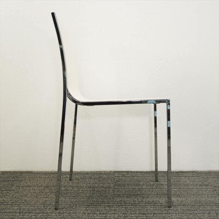 【カッシーナイクスシー取扱】LIVIT(リビット) ULTRA(ウルトラ) スタッキングチェア ホワイト 特価品