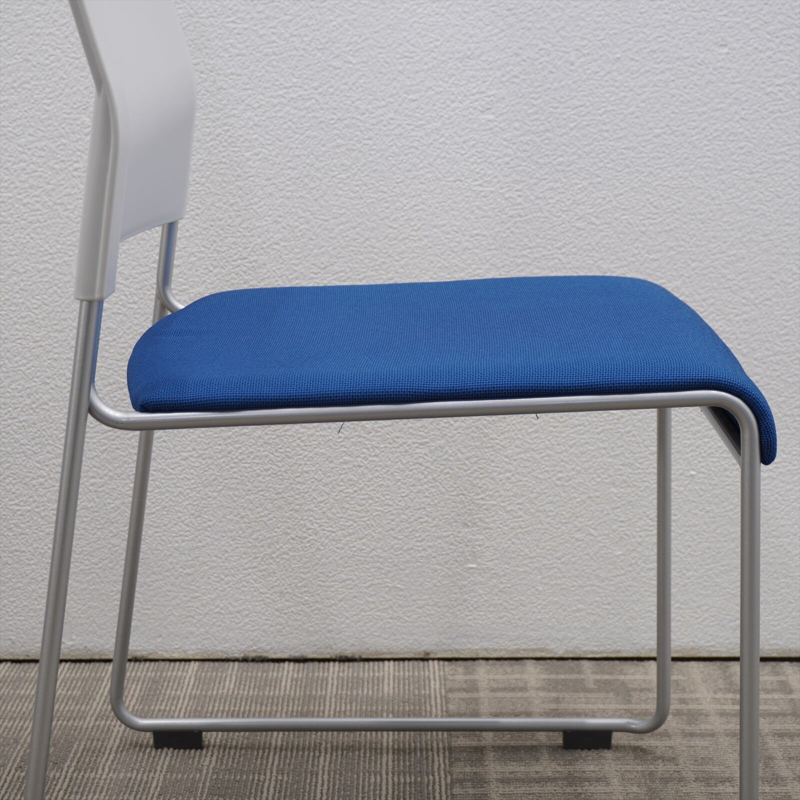 ライオン NO.725 スタッキングチェア ブルー/ホワイト 4脚セット