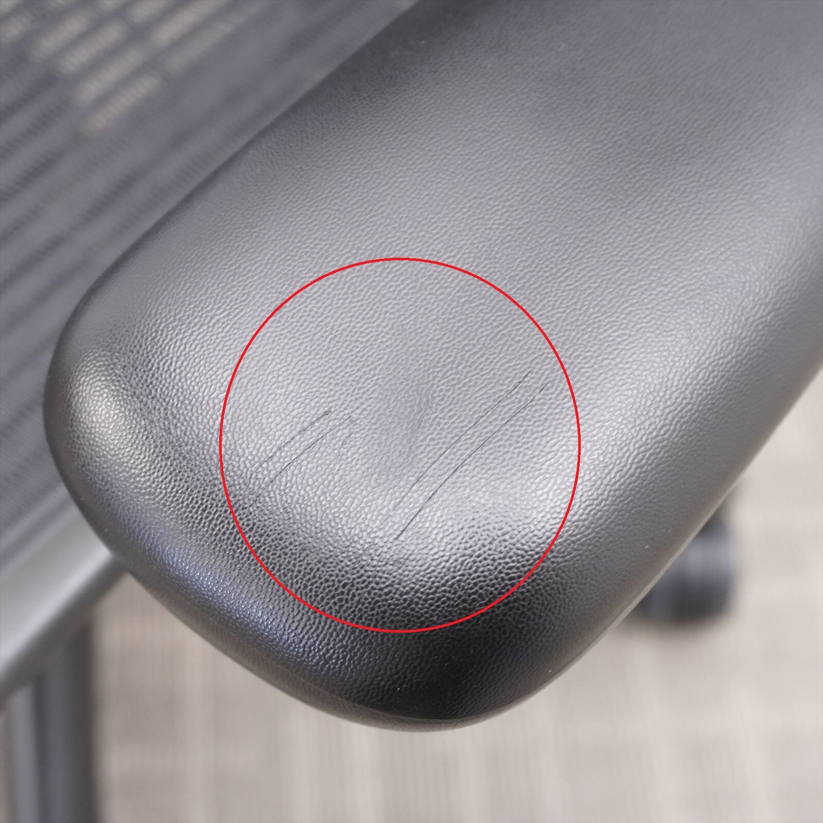 ハーマンミラー アーロンチェア 可動肘 ランバーサポート フル装備 Bサイズ グラファイト 特価品（１）