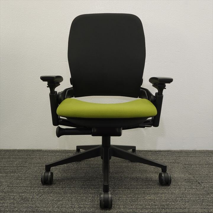 スチールケース リープ V2 APモデル 可動肘 ライトグリーン／ブラック 特価品
