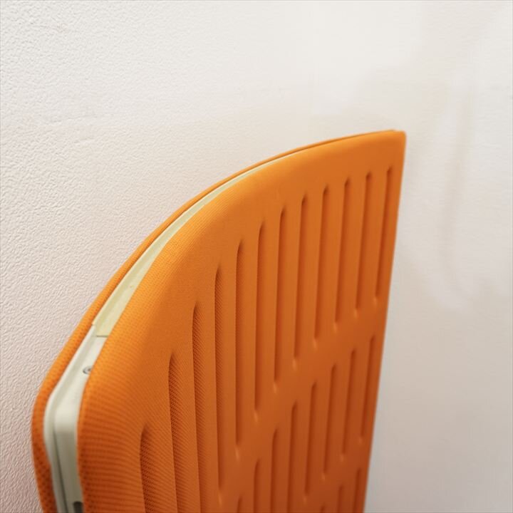 オカムラ マッフル フリースタンディングパネル Rパネル 可動脚 W1230 D540 H1700 オレンジ