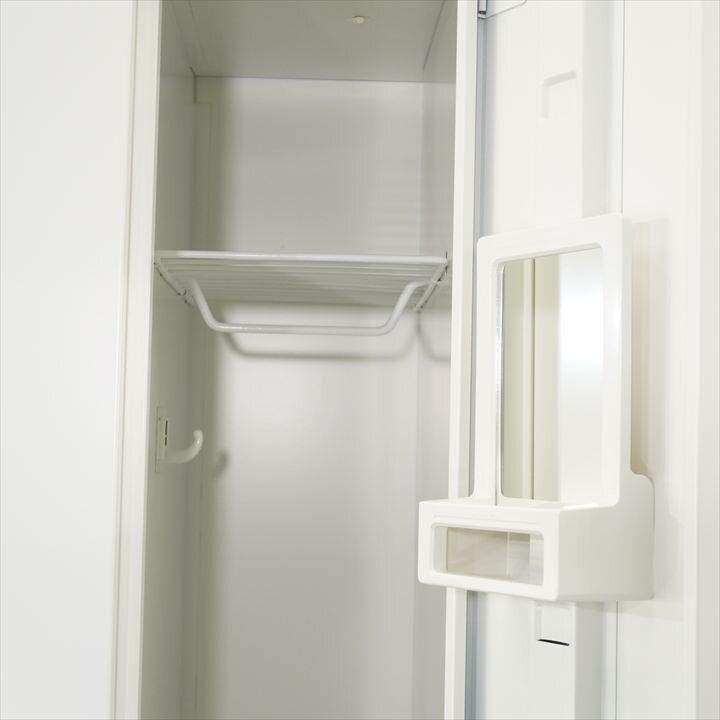 オカムラ FZ－W 4人用ロッカー ホワイト