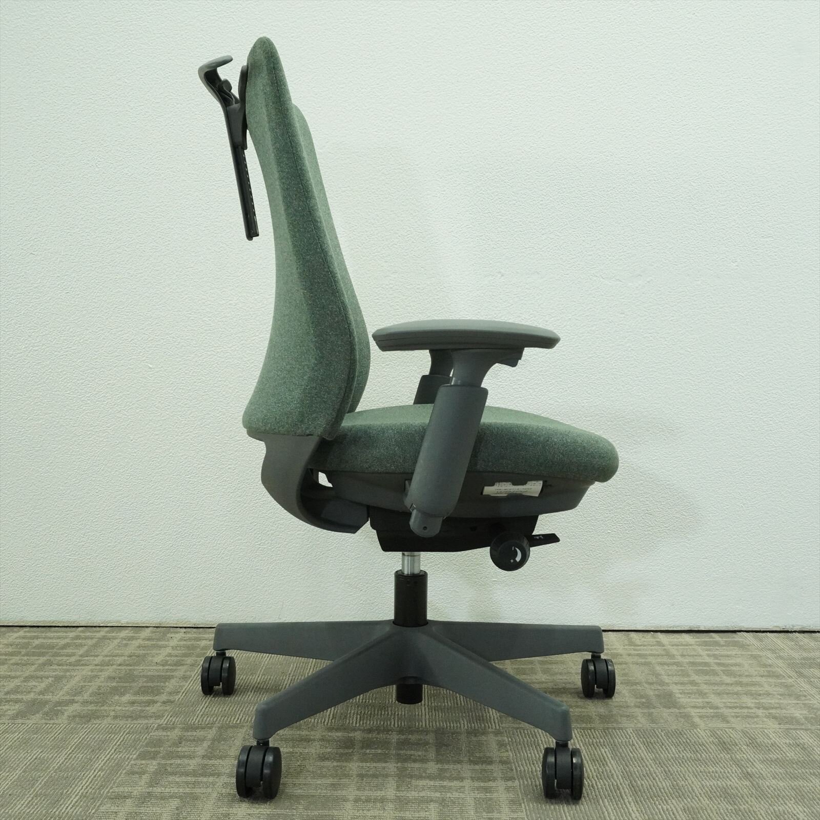 オカムラ ポータム 可動肘 ハンガー付 ダークグリーン 特価品