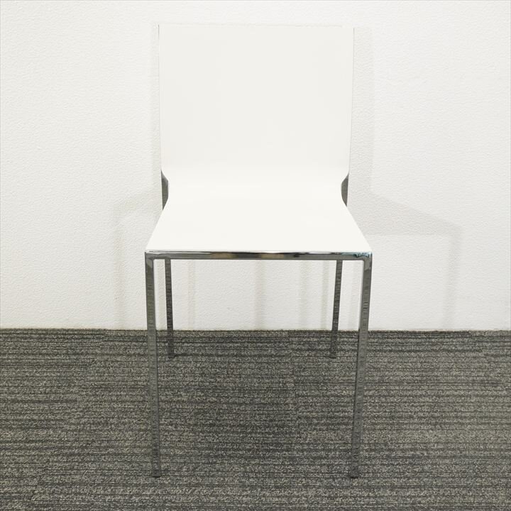 【カッシーナイクスシー取扱】LIVIT(リビット) ULTRA(ウルトラ) スタッキングチェア ホワイト