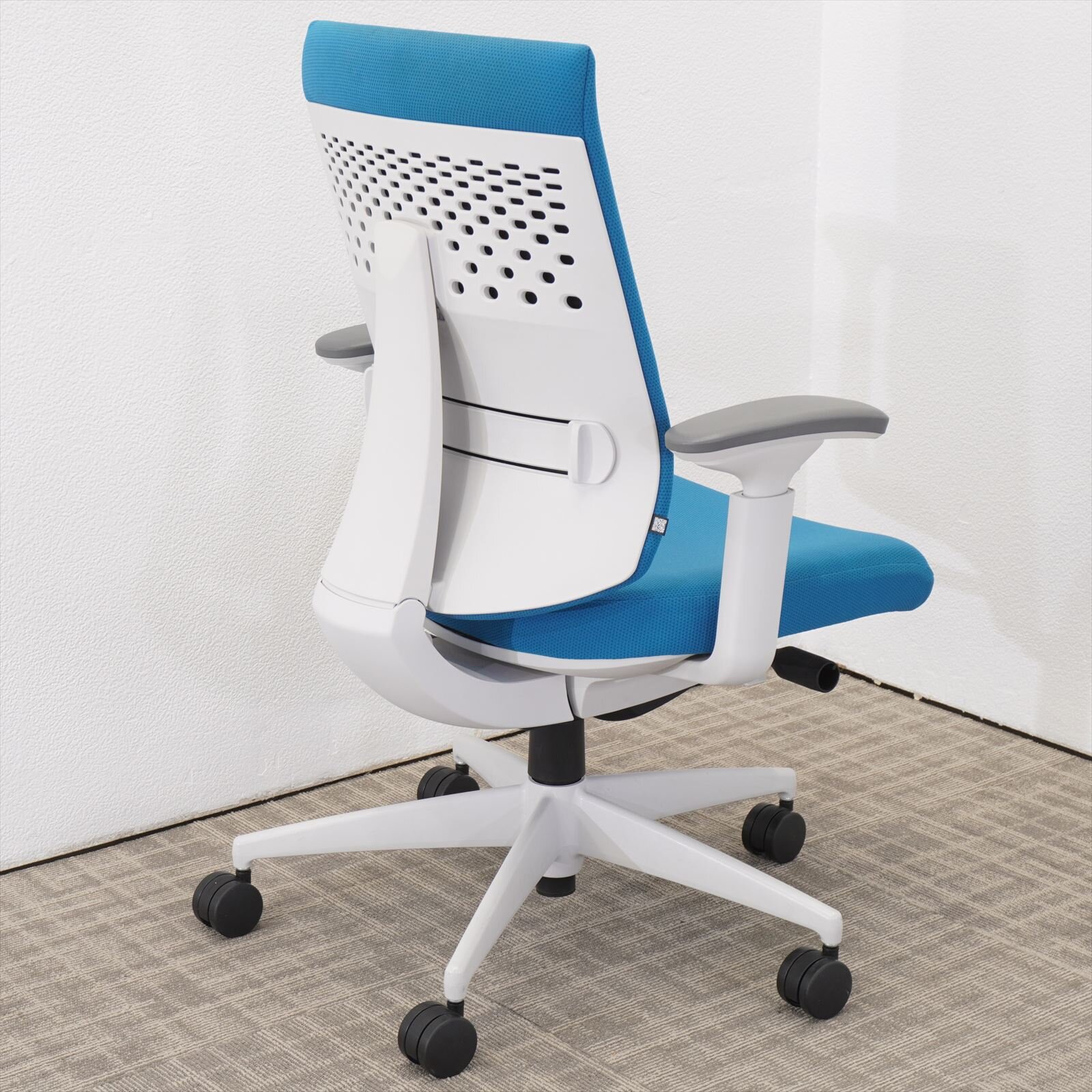 コクヨ ウィザード４ 可動肘 ハイバック ターコイズブルー