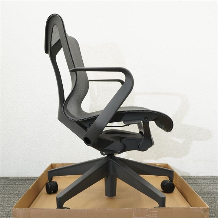 【新品／ハーマンミラー／2023年9月製造】ハーマンミラー コズムチェア 肘付 アジアチルト グラファイト