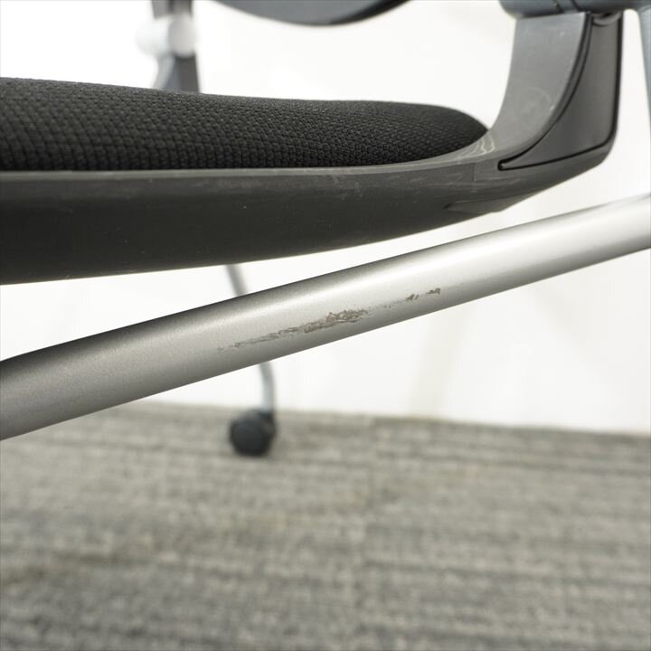 オカムラ グラータ ミーティングチェア 肘付 背ヌード ブラック