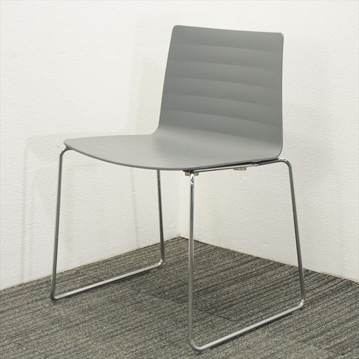 アンドリュー・ワールド フレックスチェアー グレー