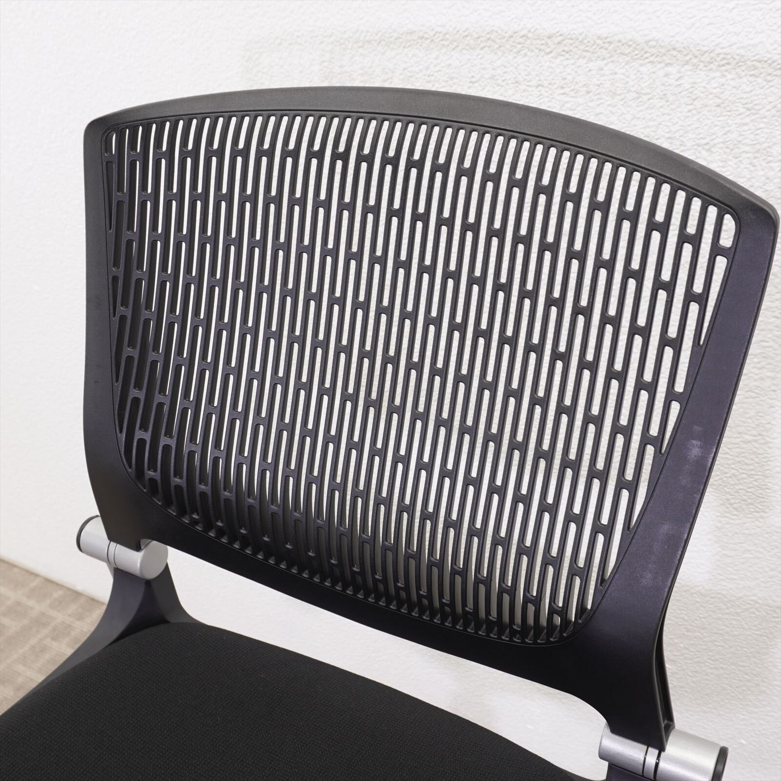 オカムラ グラータ ミーティングチェア 5本脚 ブラック